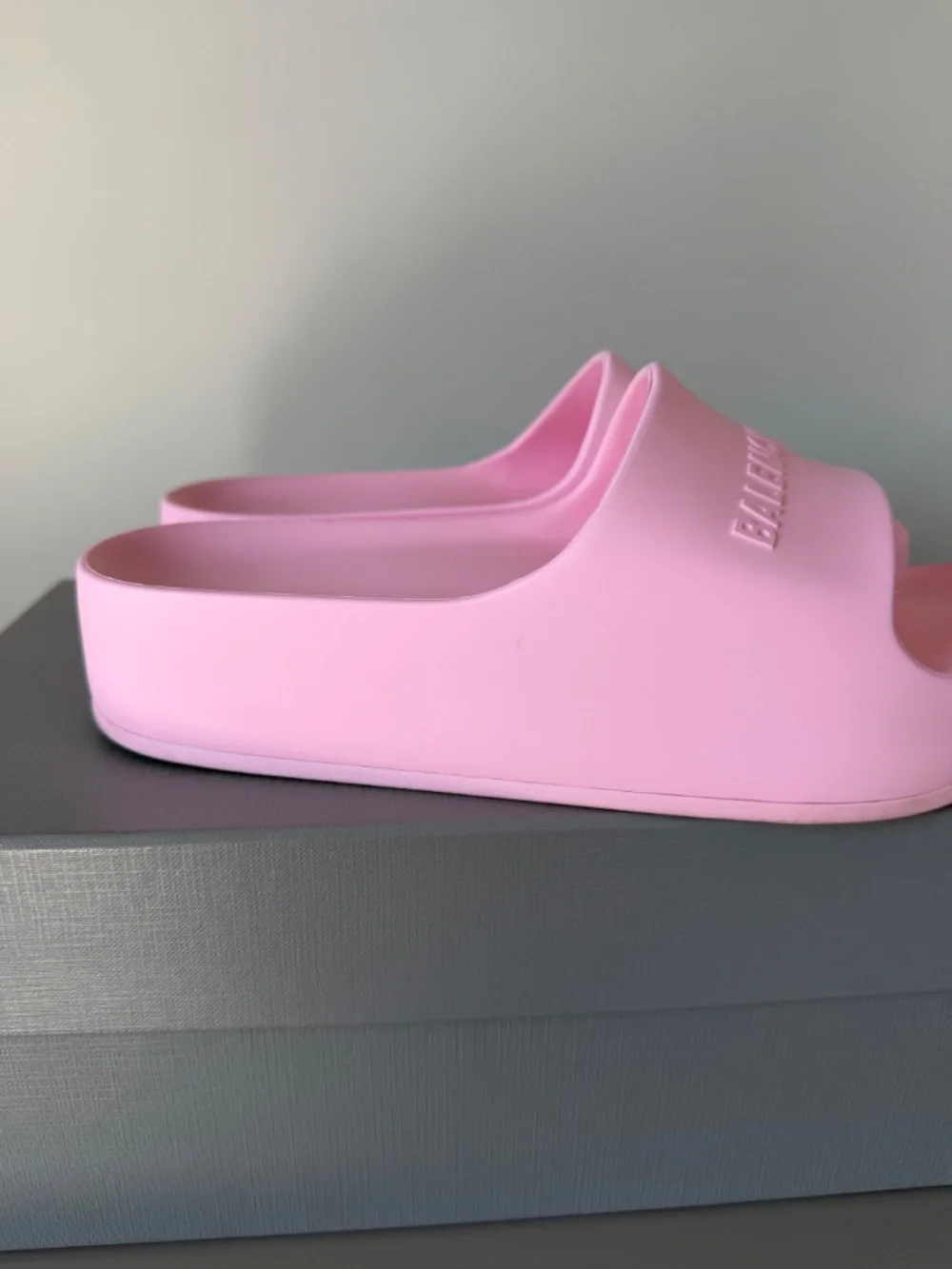 Balenciaga Chunky Slides Light Pink EU 39 – Authentic w/ Original Box